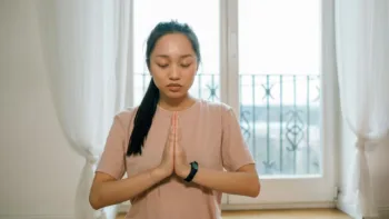 Young woman practicing mindfulness during EMDR somatic therapy session in Farmington Hills, Michigan